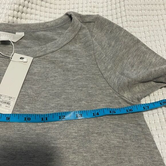 NWT- BB Dakota - XS. Bell Sleeve - Picture 7 of 10